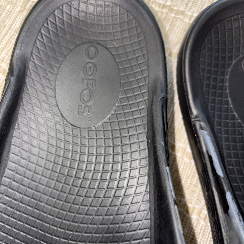 Oofos Black Camo Flip Flops Women's Size 11 - Picture 2 of 6